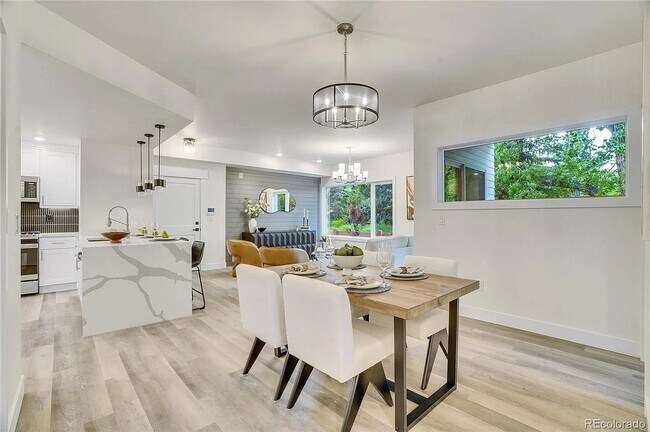 Building Photo - Luxury 2Bd/2Ba Corner Condo in Louisville