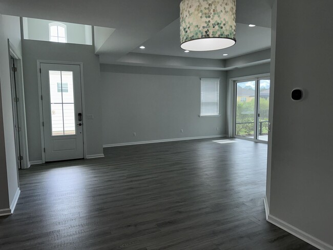Building Photo - 319 Flip Flop Ct