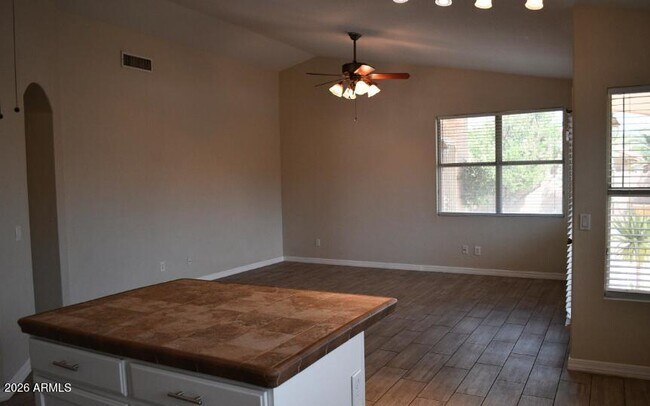 Building Photo - 1476 E Silver Creek Rd