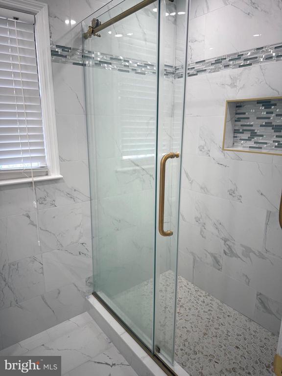 Building Photo - 9608 Burke View Ave