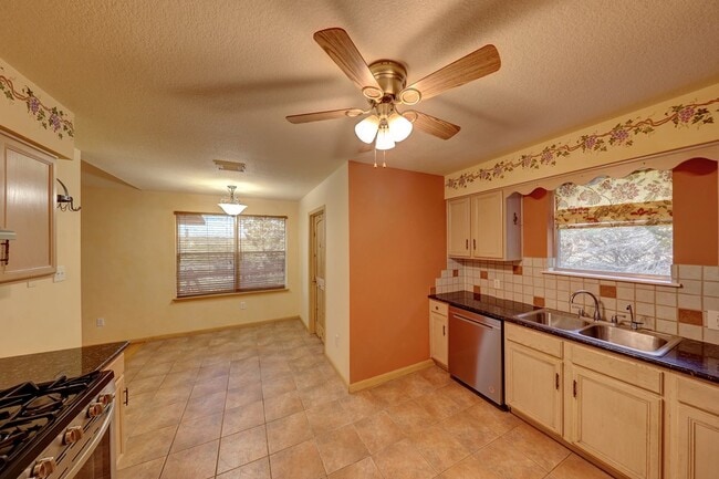 Building Photo - 115 Chaparral Pl W