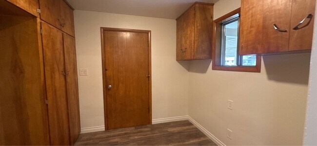 Building Photo - 938 Madison St