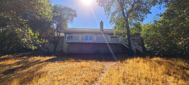 Building Photo - Gorgeous Single-Story Single-Family Home i...