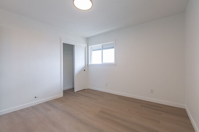 Building Photo - Crowne Pointe Apartment Homes