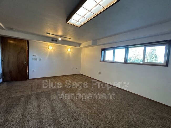 Building Photo - 421 Reservoir Rd