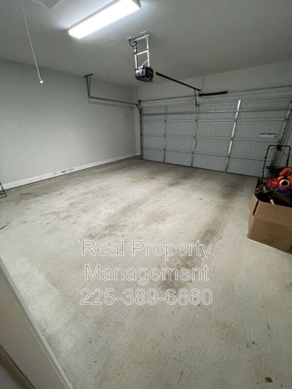 Building Photo - 6338 Lake Edge Dr