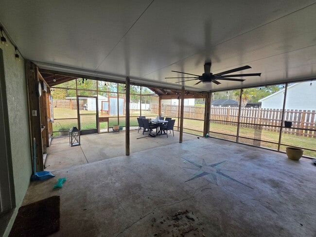 Building Photo - Spacious 5 Bedroom Home with Pool in Crystal Lake Homesites