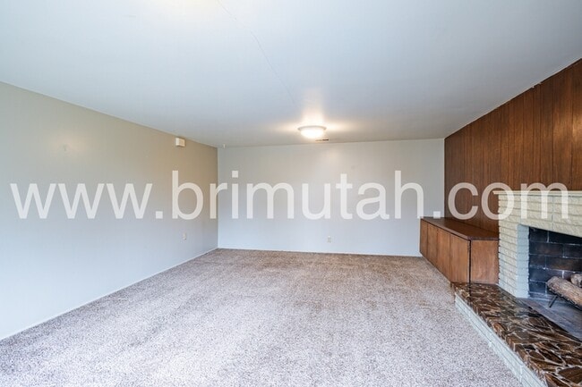 Building Photo - 3608 Eastwood Dr