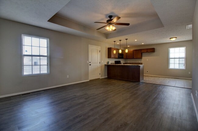 Building Photo - 3 Bedroom in Republic Schools!