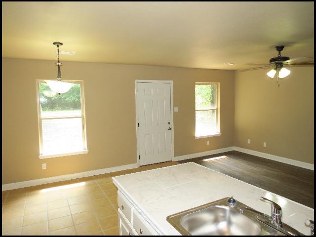 Building Photo - 262 Glenna Ln