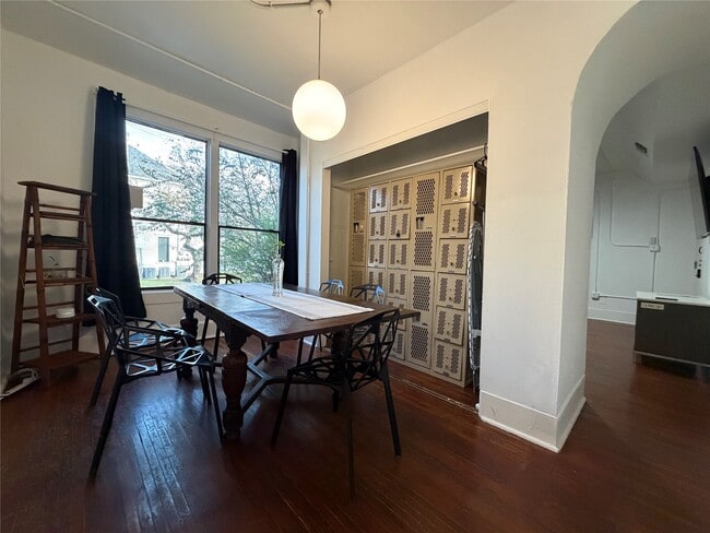 Building Photo - 402 Hyde Park Blvd