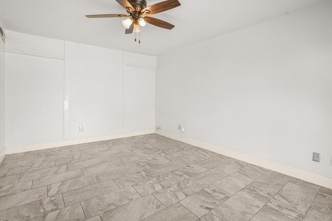 Building Photo - 5609 Hollow Pines Dr