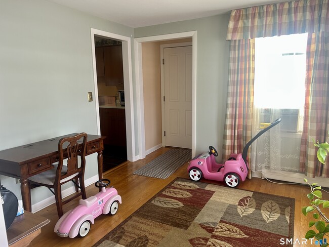 Building Photo - 45 Farview Ave