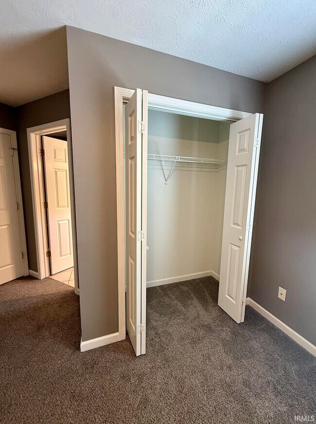 Building Photo - 3360 S Oaklawn Cir