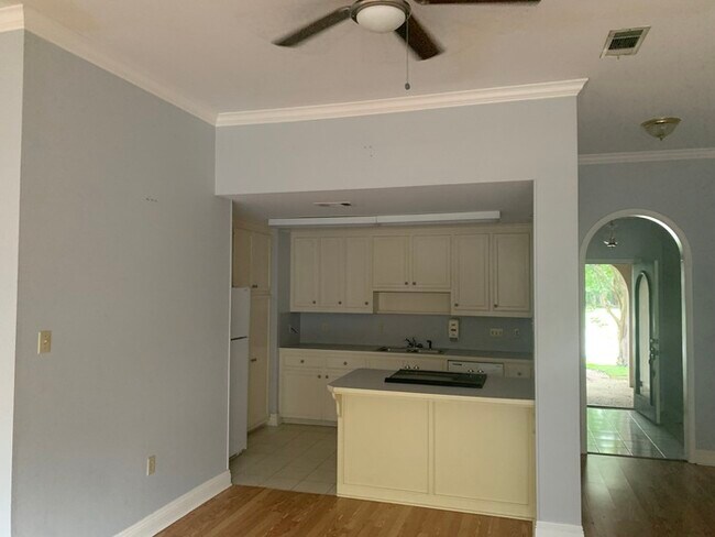 Building Photo - 2867 Toulon Dr