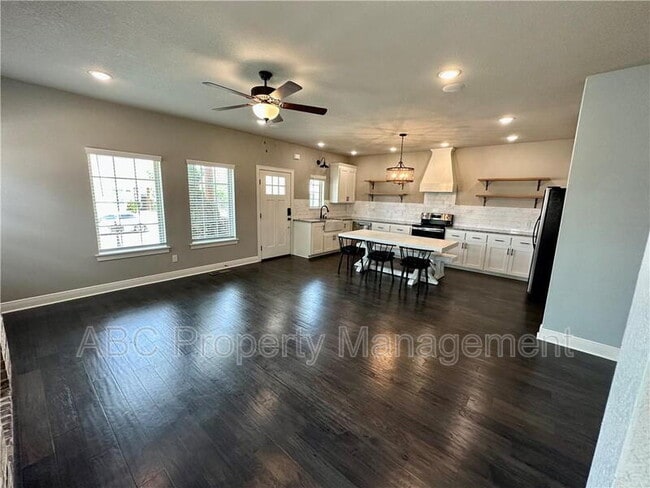 Building Photo - 3819 W Maclura Way