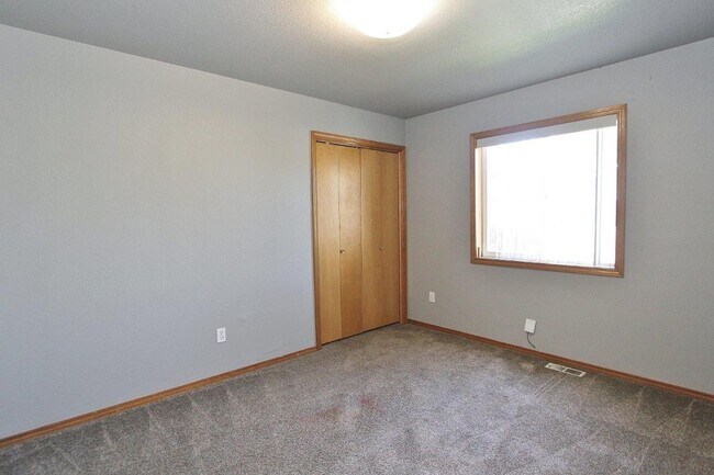 Building Photo - 2523 E Spruce St