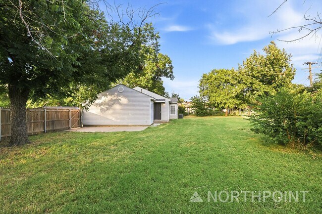 Building Photo - 3 BR/1BA | Updated Single Family Home | 1-Car Garage Parking | Great backyard