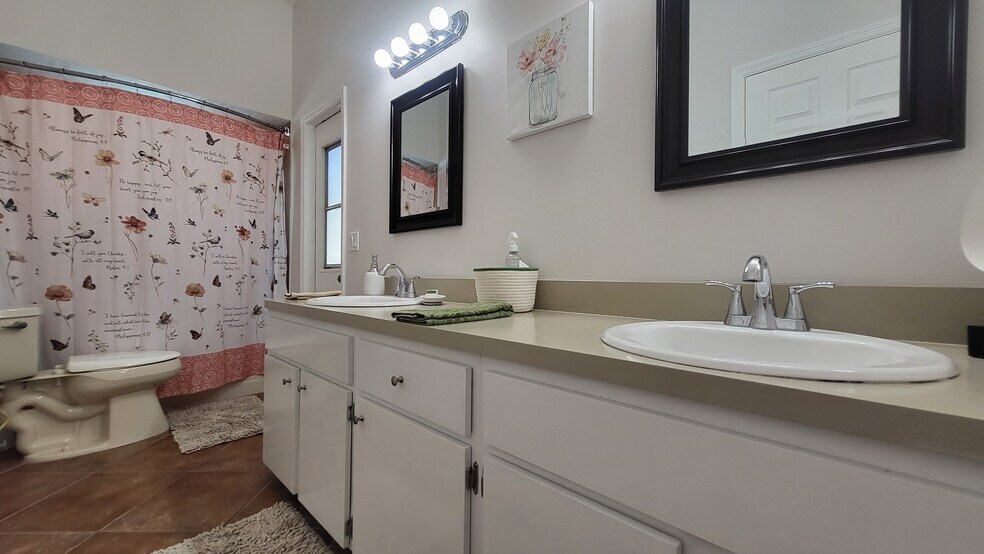Guest Bathroom double vanity - 1267 Little Oak Cir