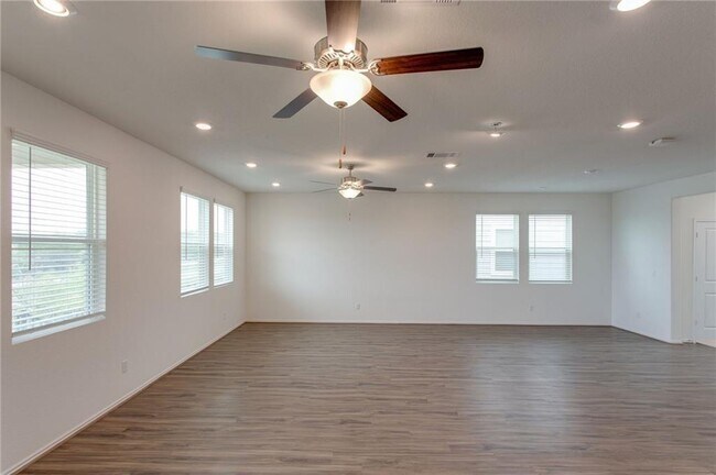 Building Photo - 224 Montauk Loop