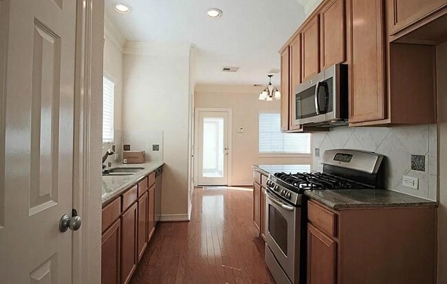 Building Photo - 3518 Clearview Cir