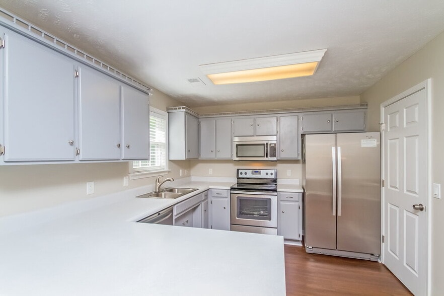 Building Photo - 4480 Winton Dr
