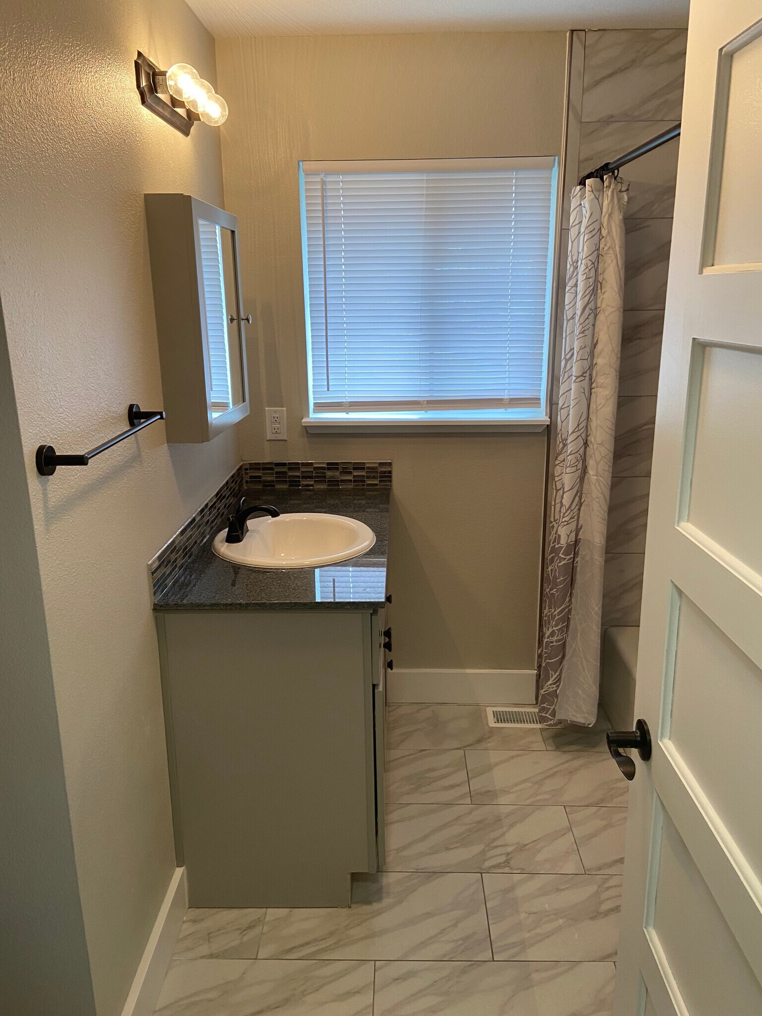 Bathroom - 4404 SE 34th Ave