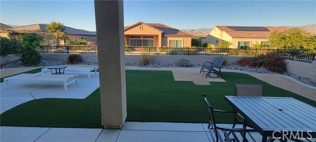 Building Photo - 82 Burgundy