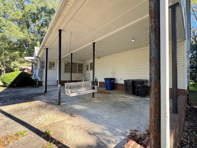 Building Photo - Statesville - 3BR/2BA + Carport