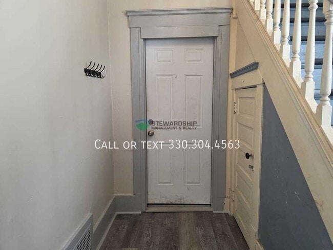 Building Photo - 149 Rhodes Ave