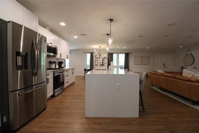 Building Photo - 3745 SW 6th Pl