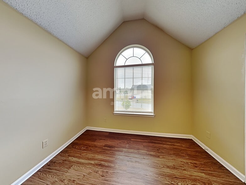 Building Photo - 1642 Village Place Cir NE