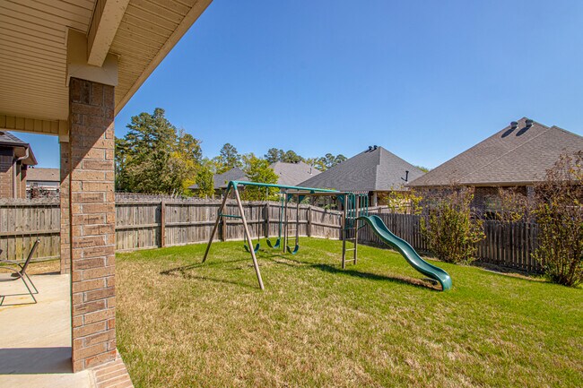 Building Photo - 35 Forest Valley Ln