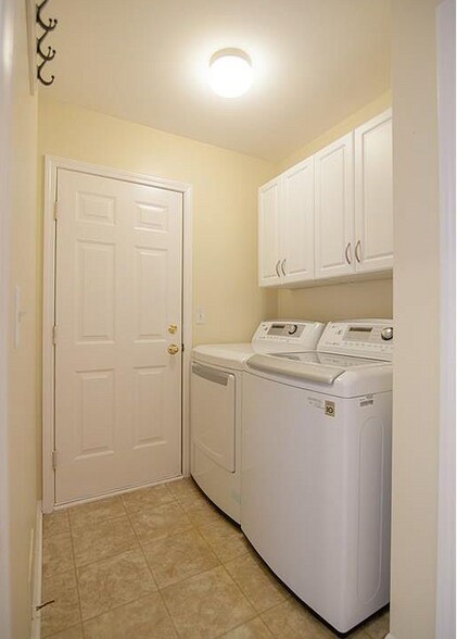 Building Photo - 2090 Preserve Cir W
