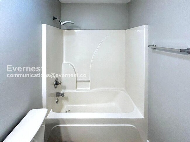 Building Photo - Limited Time Special Offer! / Spacious 3 Bed, 2 Bath Home with Deck, Patio, and Attached Garage