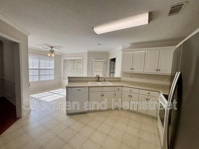 Building Photo - 389 Sandleton Way