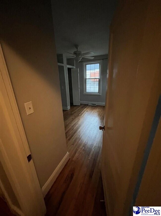 Building Photo - 1008 W Cedar St