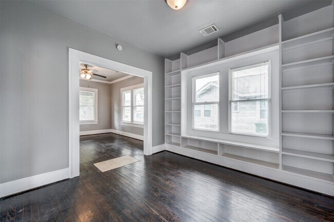 Building Photo - 109 E 23rd St