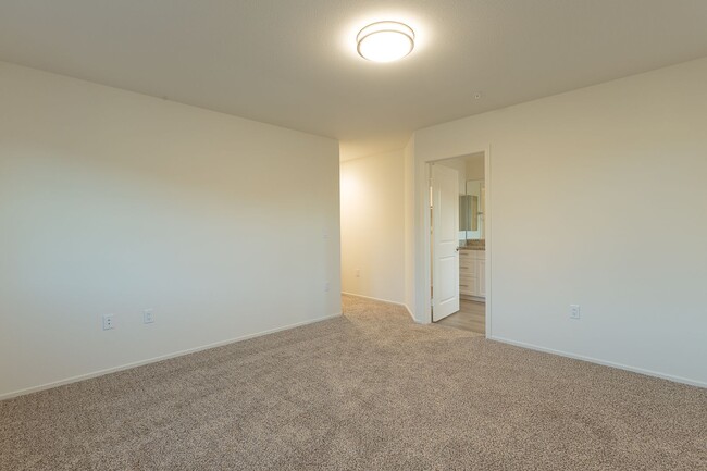 Building Photo - Loft Style of Living in Piru
