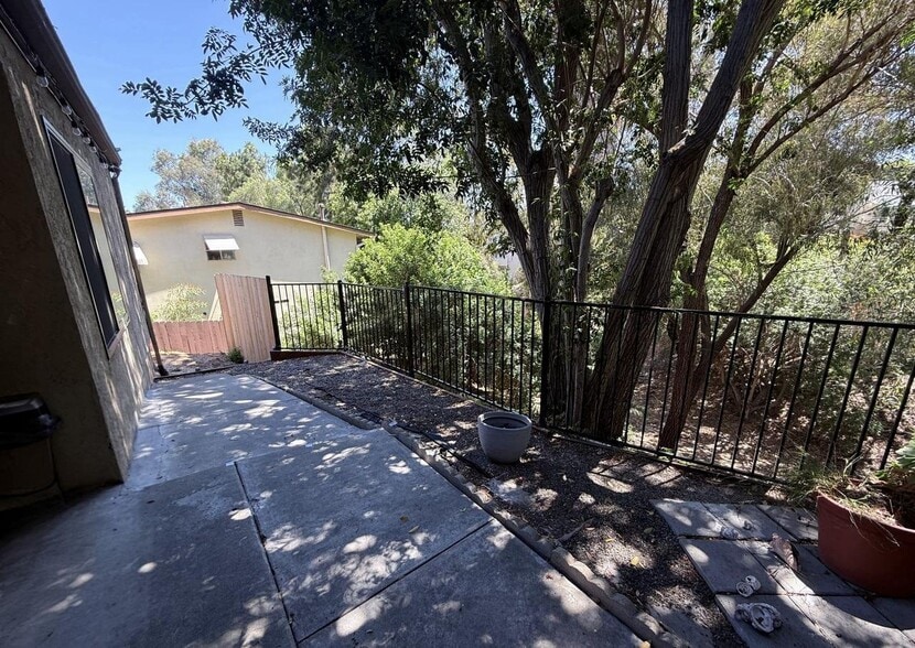Building Photo - 5095 Lambert Ln