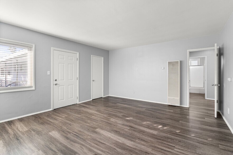 Building Photo - 1577 Pine Ave