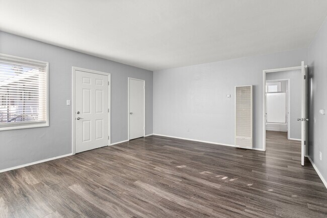Interior Photo - 1577 Pine Avenue