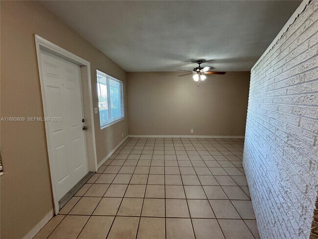 Building Photo - 3049 NW 9th Ave