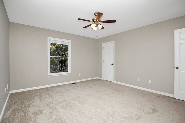 Building Photo - Updated 2BD/1.5BA Hickory Townhome