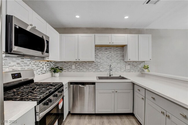 Building Photo - 612 Buttonwood Ln