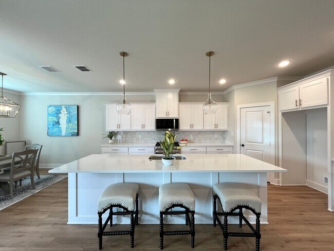 Building Photo - 7123 Alexander Dr