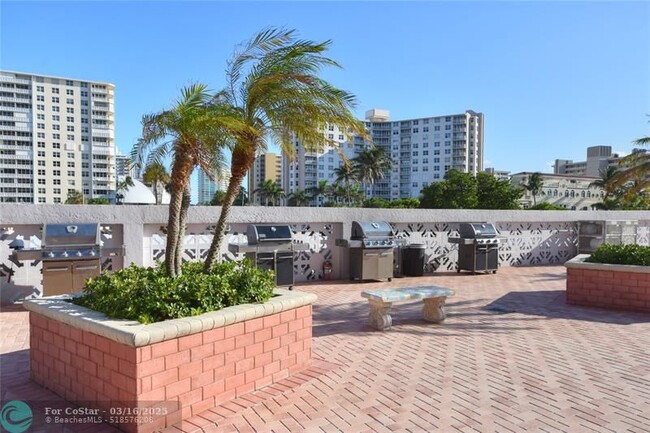 Building Photo - 405 N Ocean Blvd