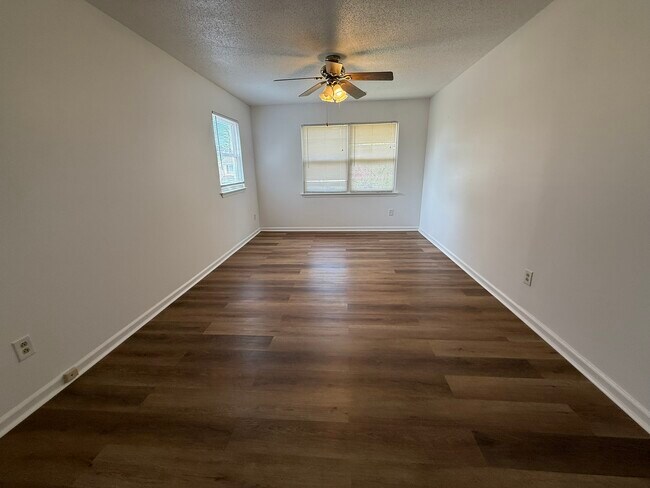Building Photo - 3784 Strathmoor Cir