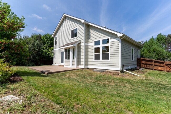Building Photo - 4 Bedroom Home with 3 Car Garage!