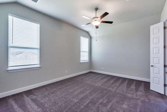 Building Photo - 2208 Bell Mare Vw